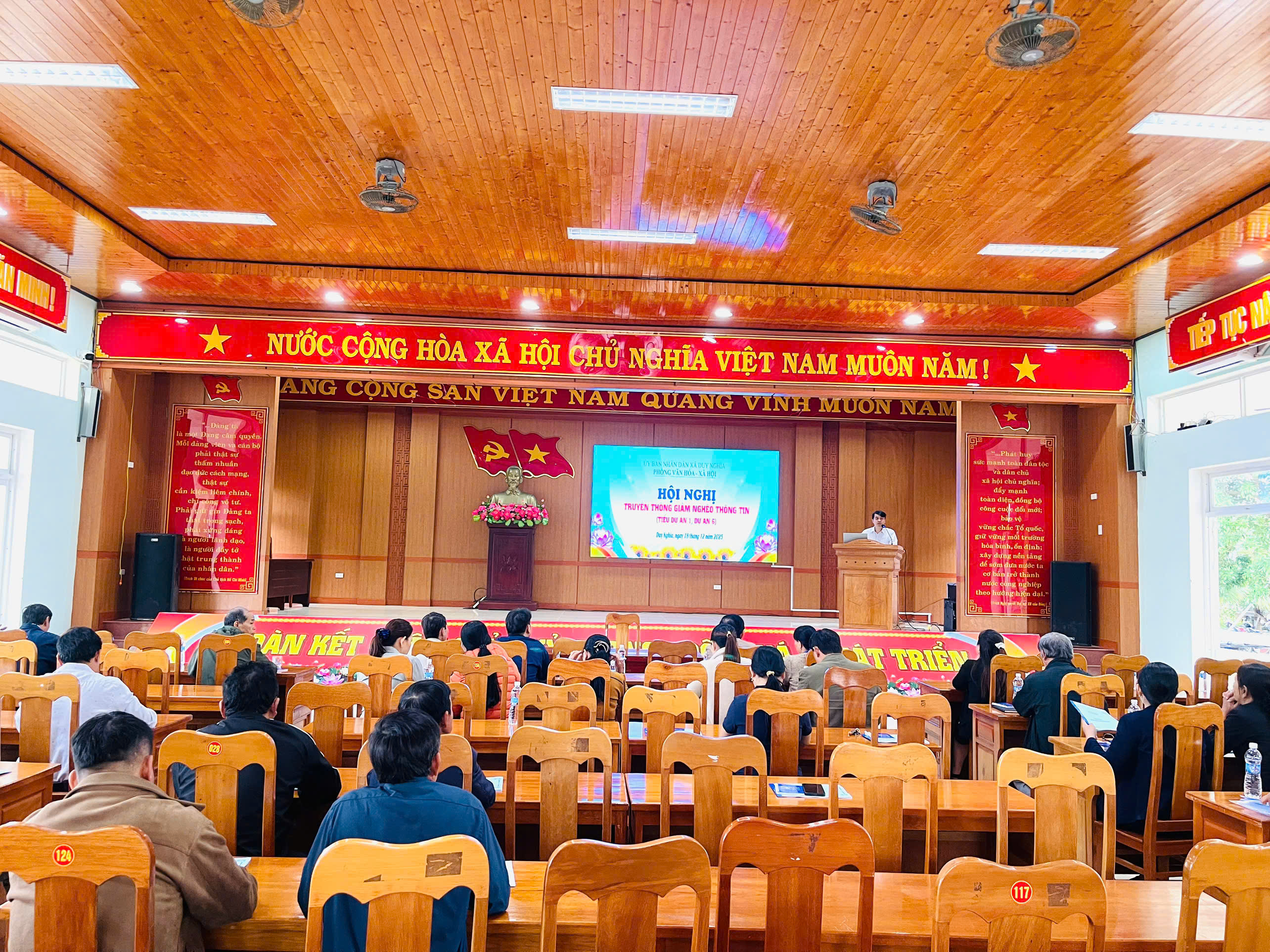 Xã Duy Nghĩa tập huấn truyền thông giảm nghèo thông tin