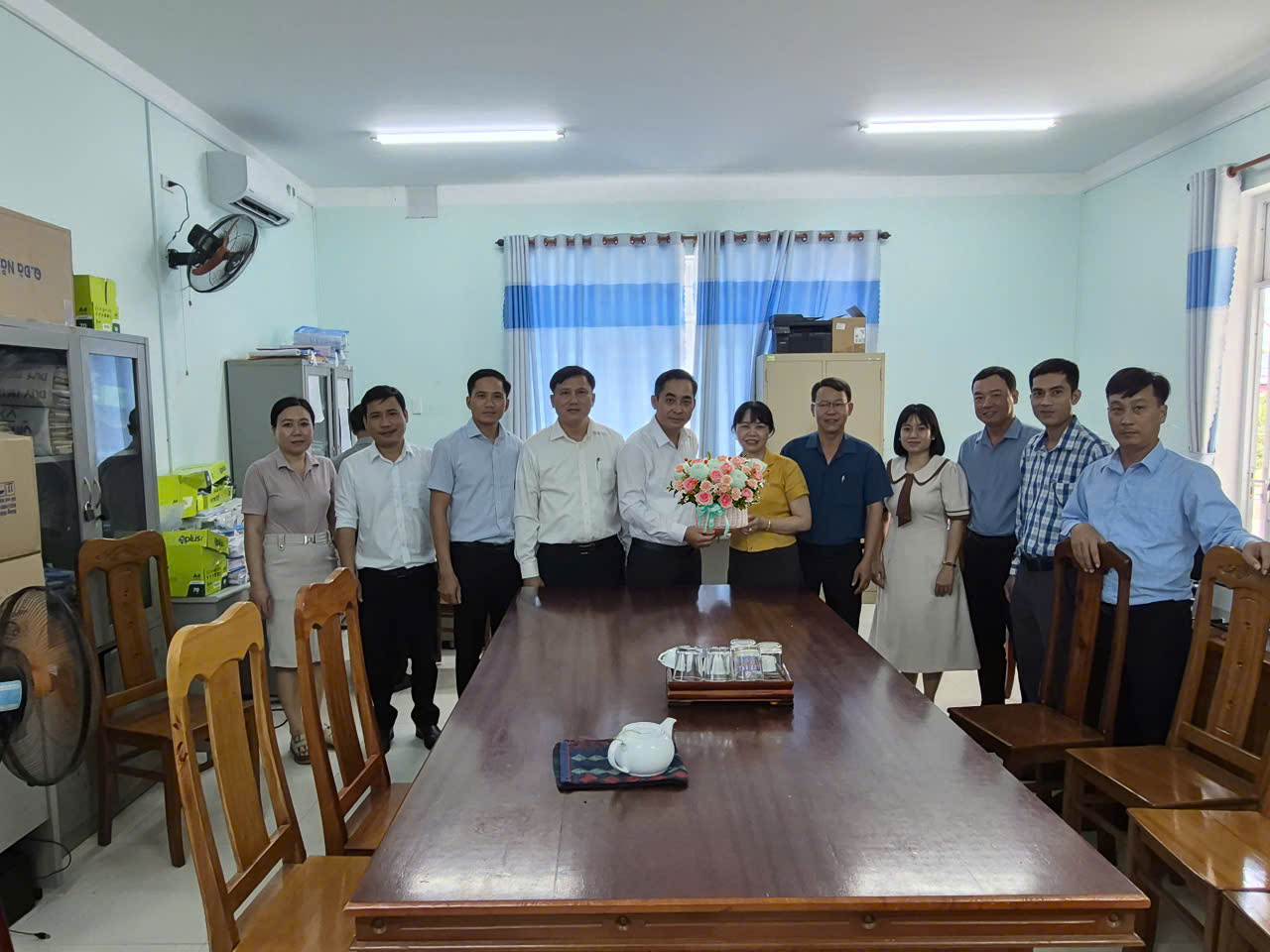 LÃNH ĐẠO UBND XÃ DUY NGHĨA THĂM VÀ CHÚC MỪNG PHÒNG VĂN HÓA - XÃ HỘI NHÂN NGÀY TRUYỀN THỐNG 28/8