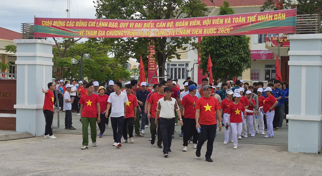Hàng trăm người dân Duy Nghĩa hòa cùng bước chân “Cùng Việt Nam tiến bước” năm 2026