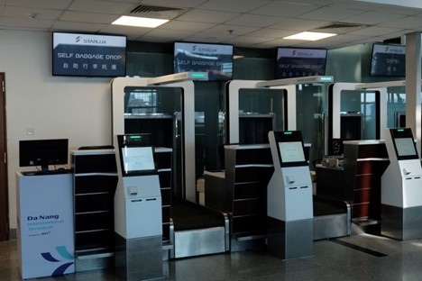 Nhà ga quốc tế Đà Nẵng chính thức đưa hệ thống quầy tự gửi hành lý vào hoạt động
