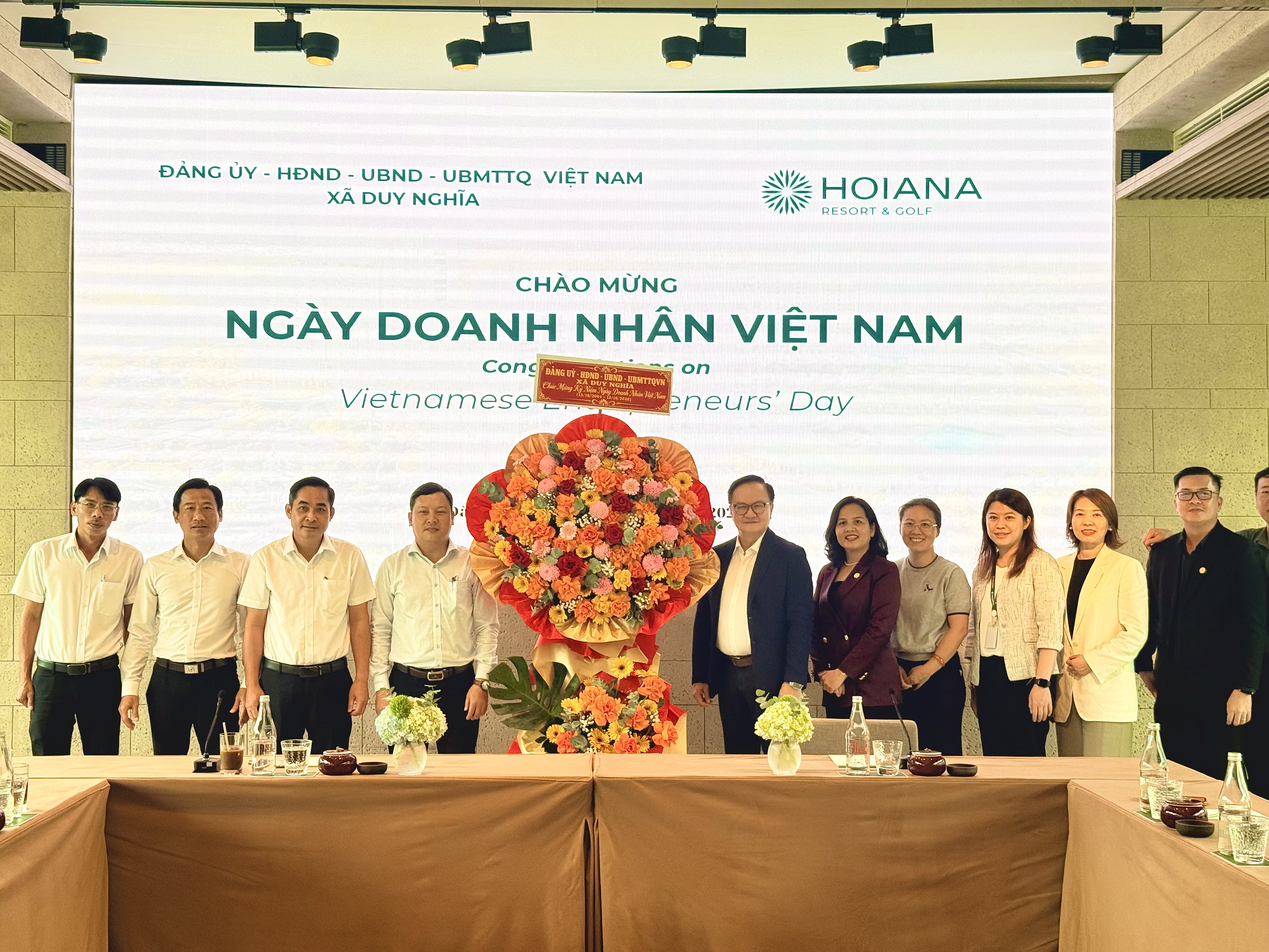 Lãnh đạo xã Duy Nghĩa thăm, chúc mừng các doanh nghiệp nhân Ngày Doanh nhân Việt Nam 13/10