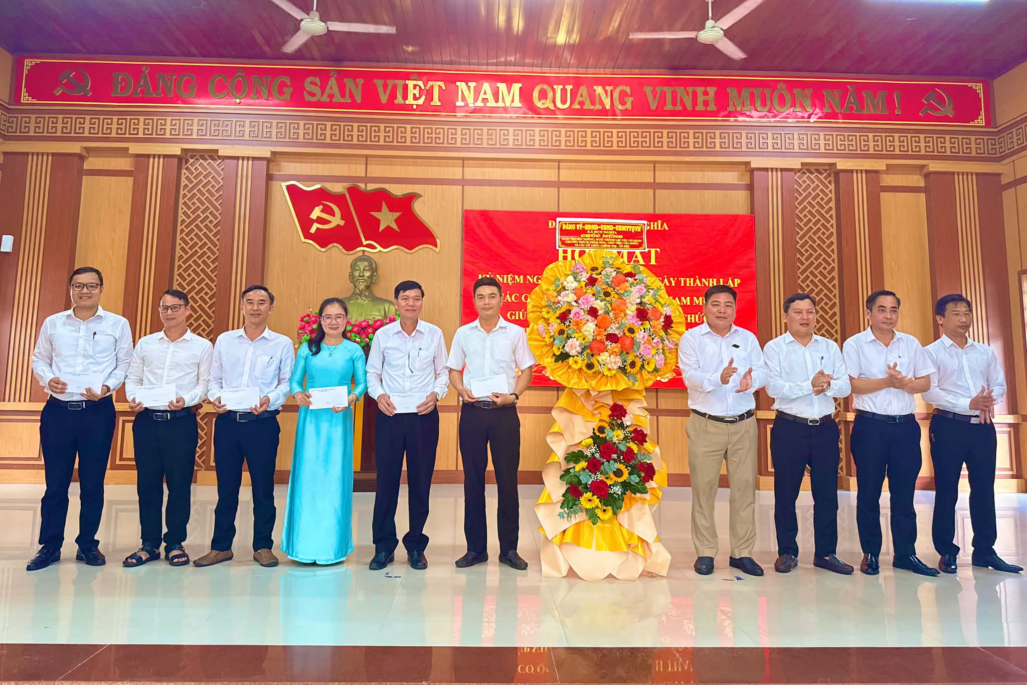 Duy Nghĩa họp mặt kỷ niệm các ngày truyền thống, ngày thành lập các cơ quan tham mưu, giúp việc Đảng ủy và các tổ chức chính trị - xã hội